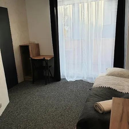 布米兰楼旅馆 *